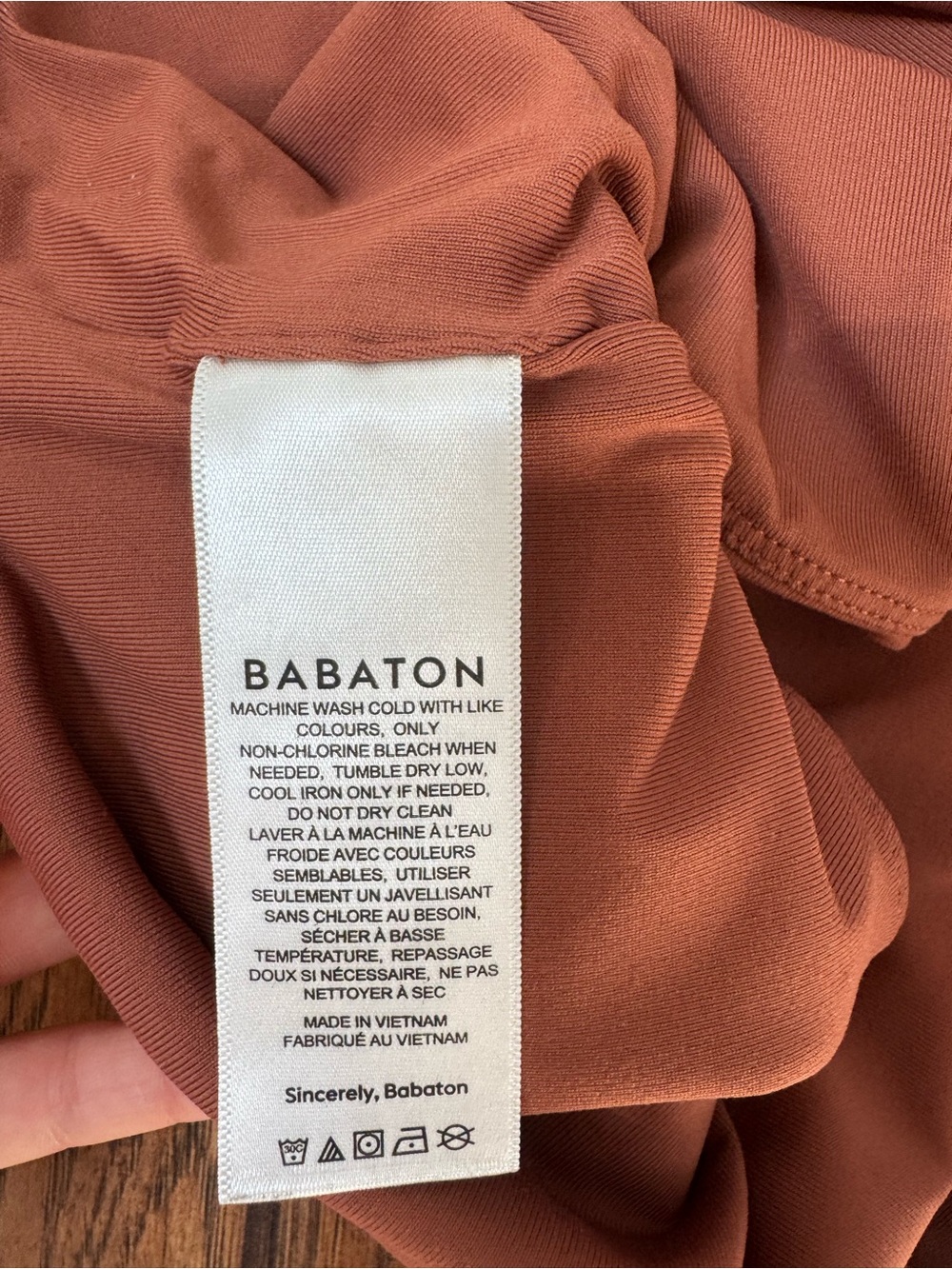 Aritzia Countour Cropped Tank - Picture 4 of 9